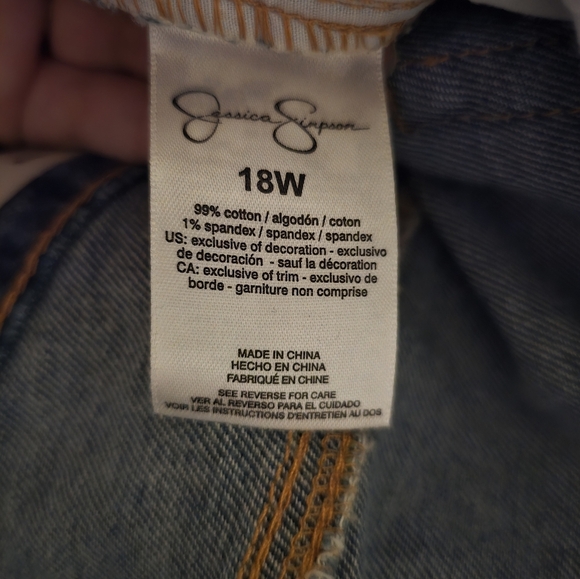 NWT Jessica Simpson Plus Size 18W Womans Distressed Jean Capris - Picture 6 of 6